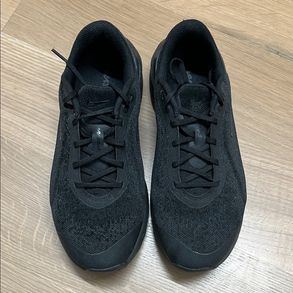Nike women’s Black Knit Running Sneakers